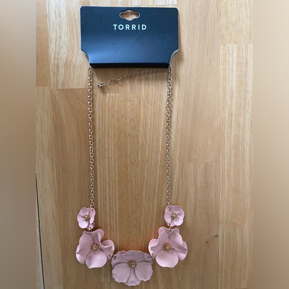 Torrid Flower Necklace - Picture 1 of 4